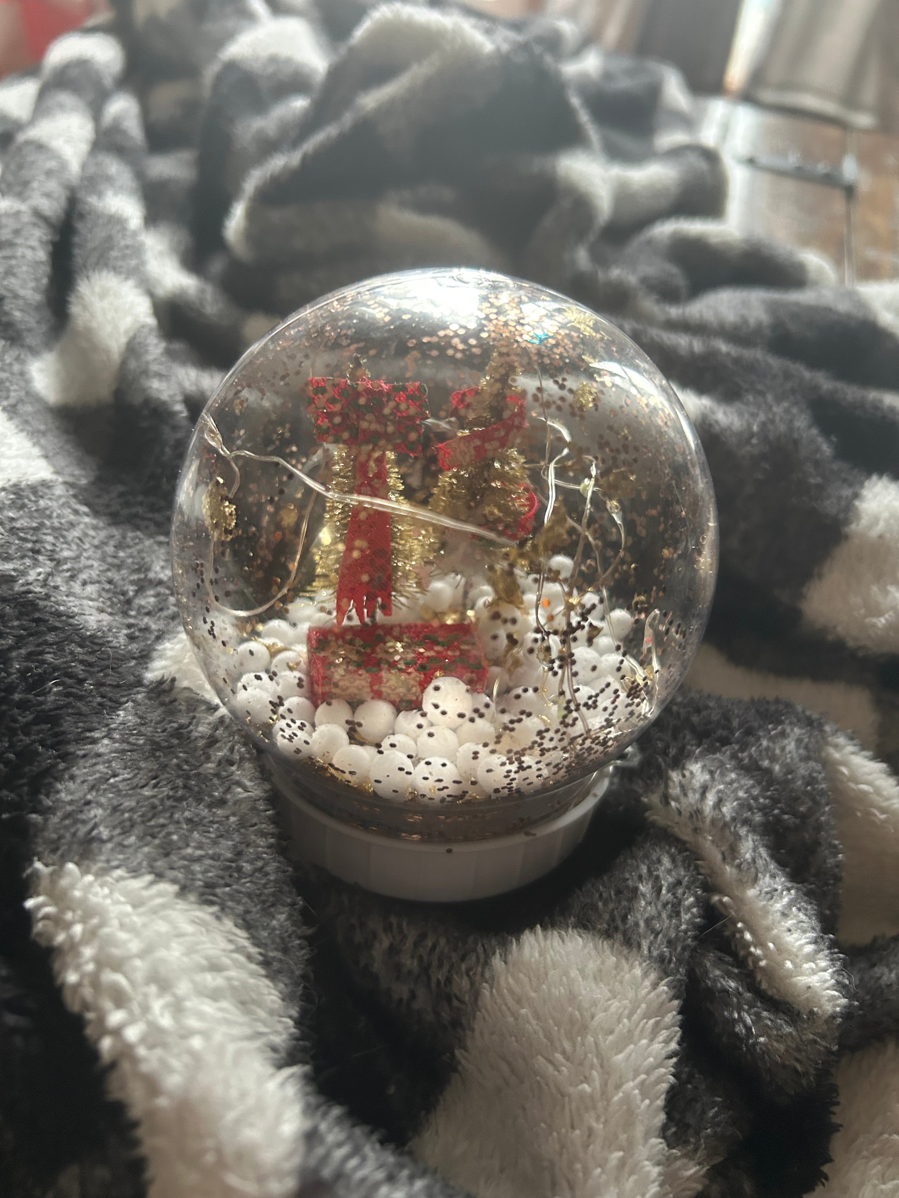 Waterless Snow Globes